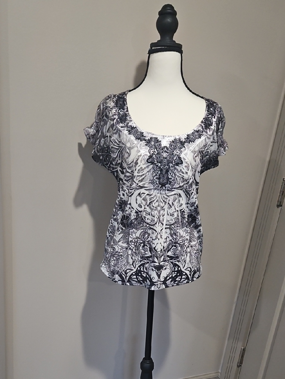 ONE WORLD Black & White Floral-Print Scoop Neck Top PM